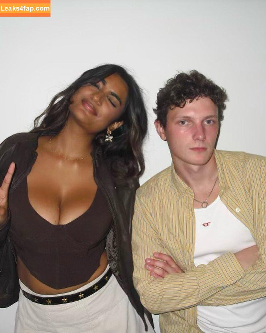 sara.kolls /  leaked photo photo #0014