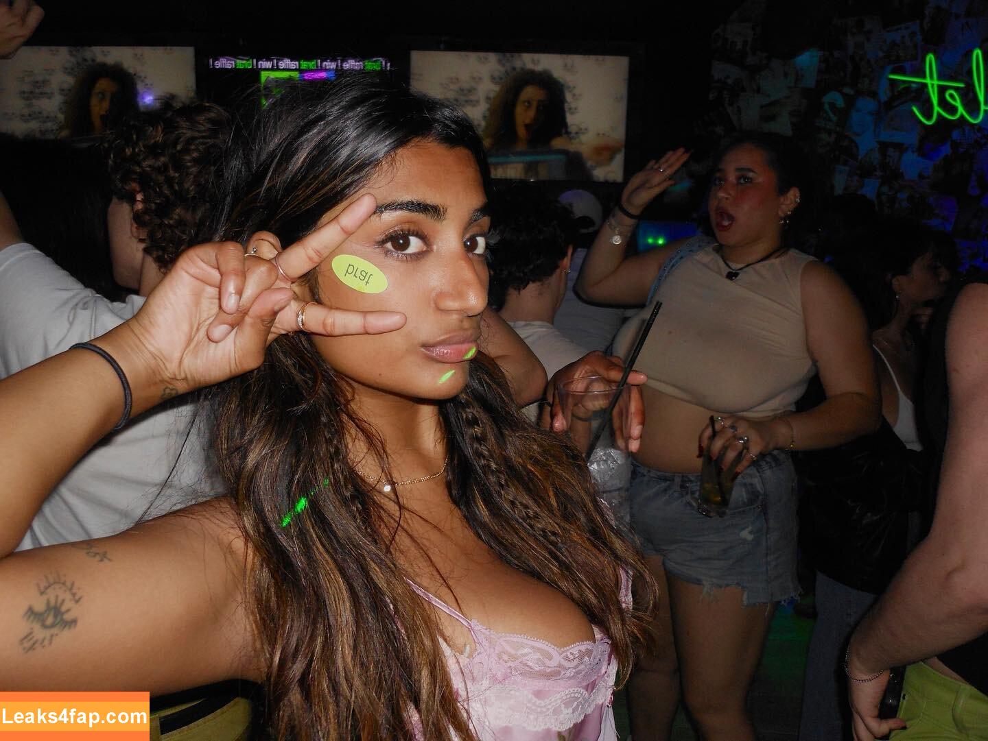 sara.kolls /  leaked photo photo #0023