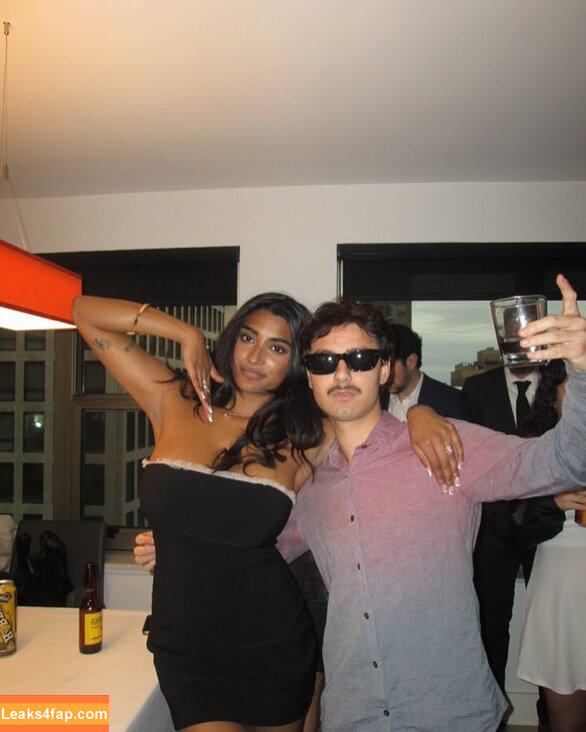 sara.kolls /  leaked photo photo #0038