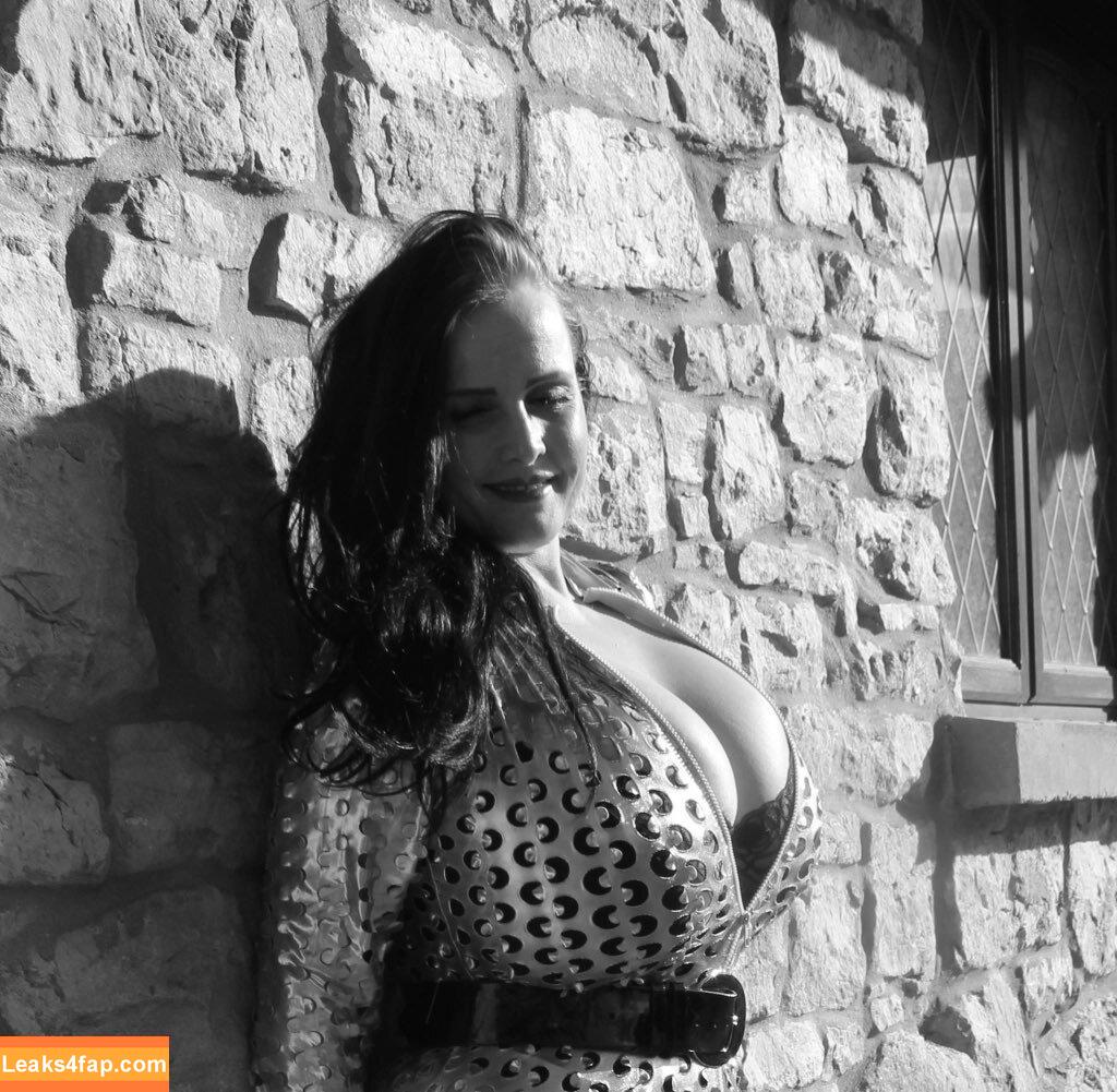 Sara Lang /  leaked photo photo #0009