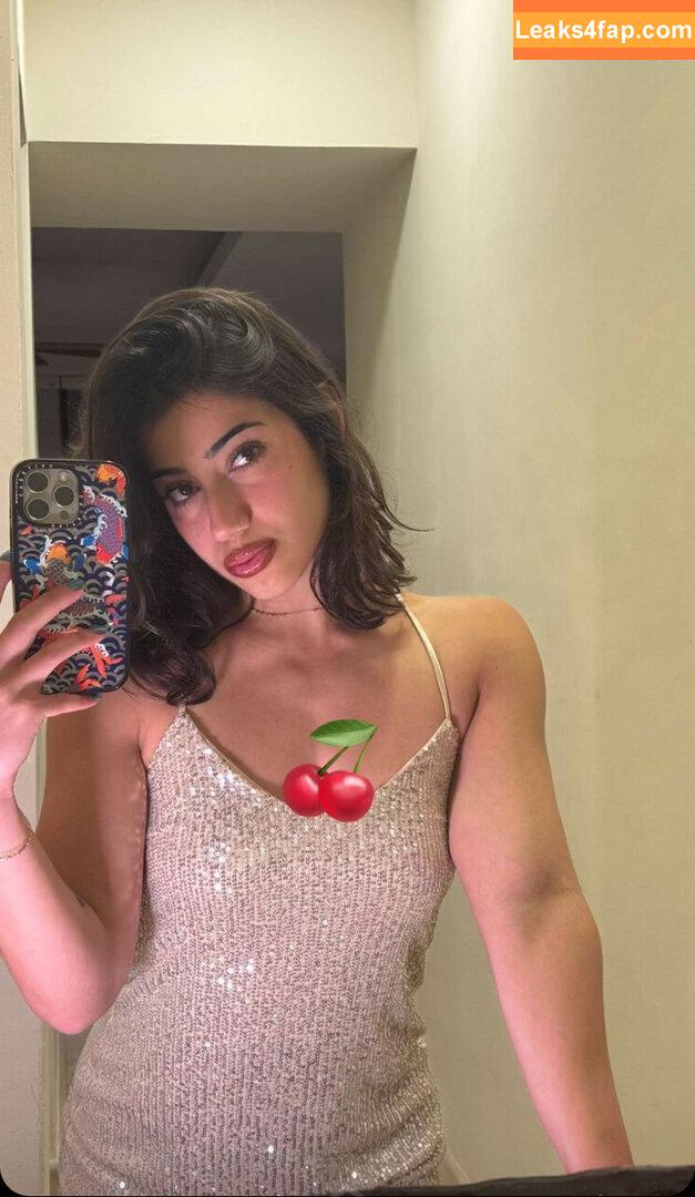 Sara Saffari / sarasaffari__ слитое фото фото #0347