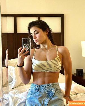 Sara Saffari photo #0057