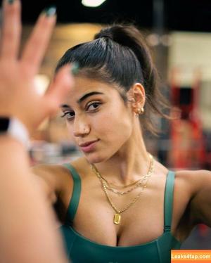 Sara Saffari photo #0060