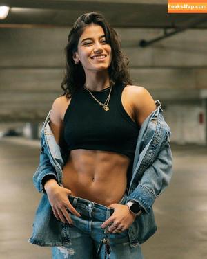 Sara Saffari photo #0110