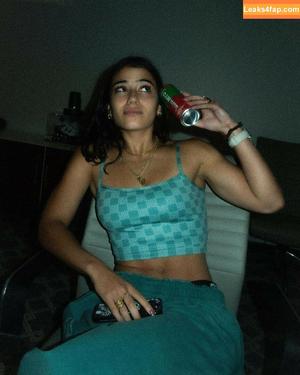 Sara Saffari photo #0120