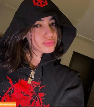 Sara Saffari photo #0212