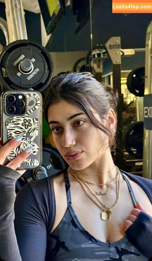 Sara Saffari photo #0290