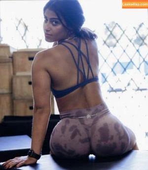 Sara Saffari photo #0348