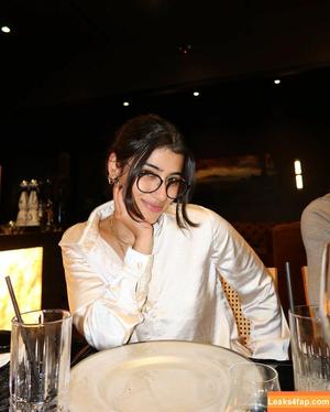 Sara Saffari photo #0510