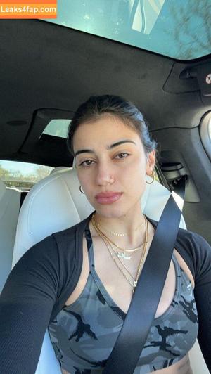 Sara Saffari photo #0716