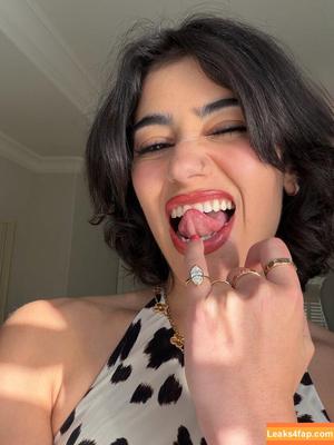 Sara Saffari фото #0826