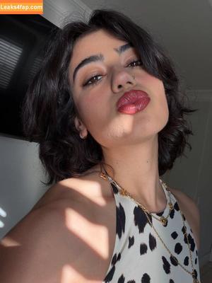 Sara Saffari фото #0827