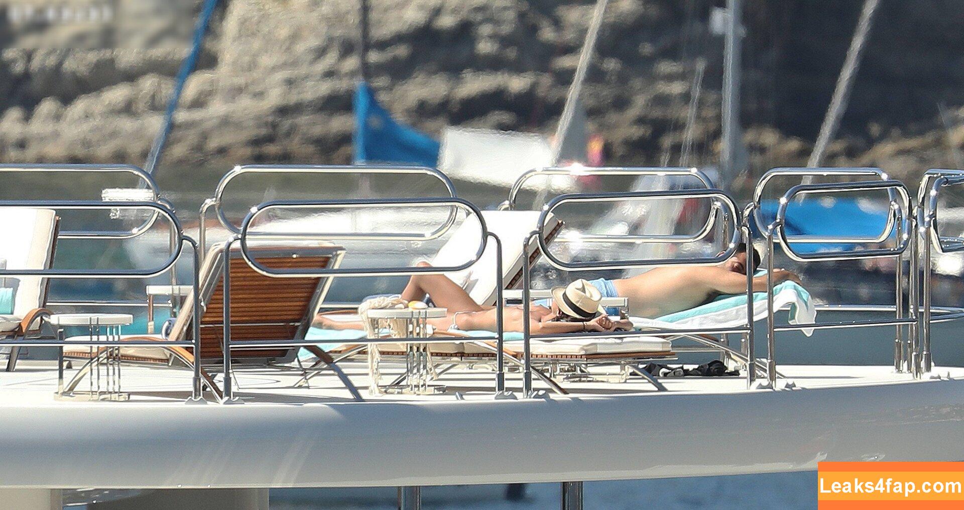 Sara Sampaio / SaraSampaio leaked photo photo #0111