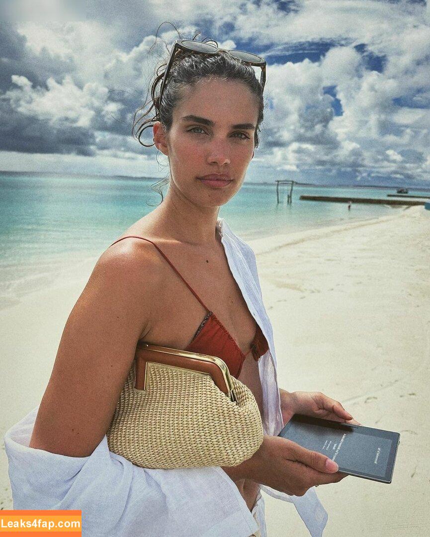 Sara Sampaio / SaraSampaio leaked photo photo #0252