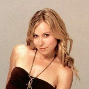 Sarah Carter photo #0002