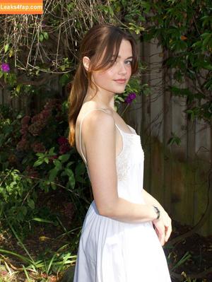 Sarah Catherine Hook photo #0019