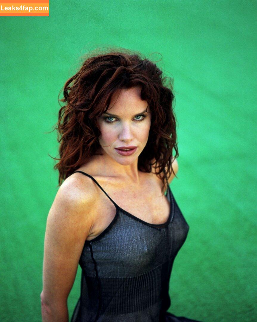 Sarah G. Buxton /  leaked photo photo #0002