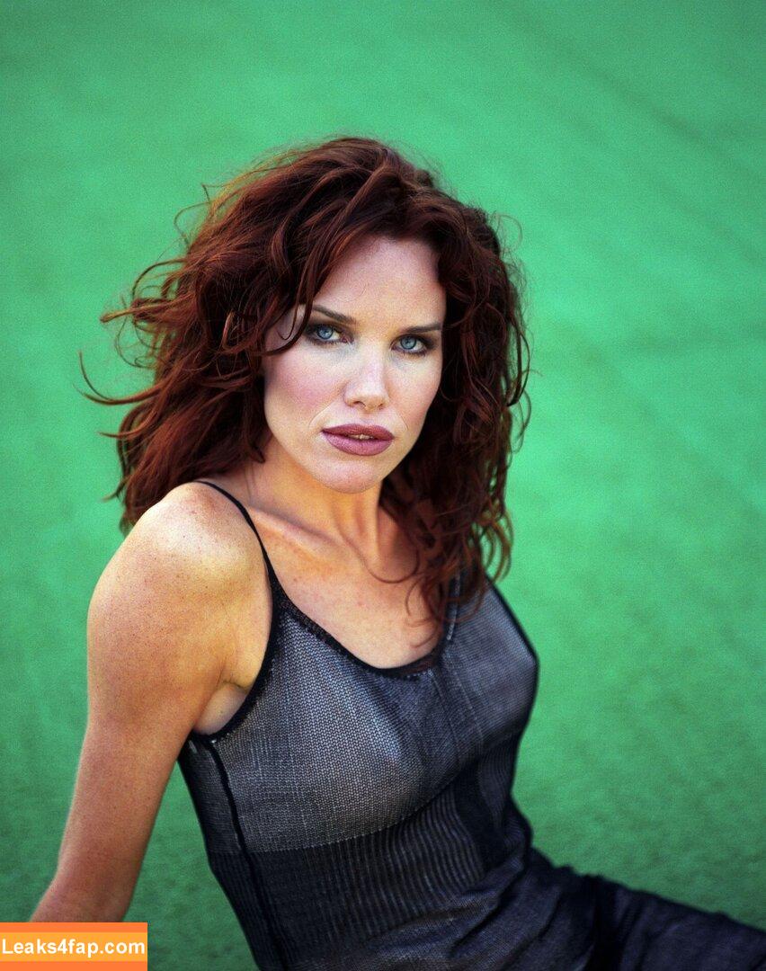 Sarah G. Buxton /  leaked photo photo #0006