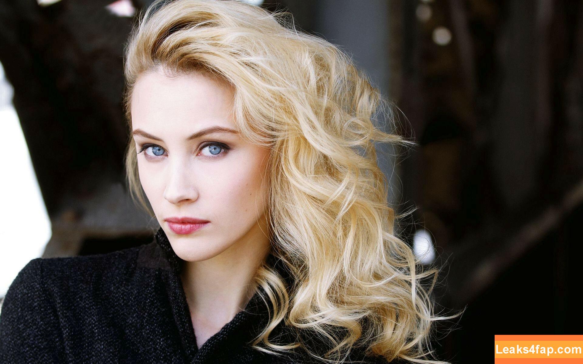 Sarah Gadon / sarahgadon leaked photo photo #0024