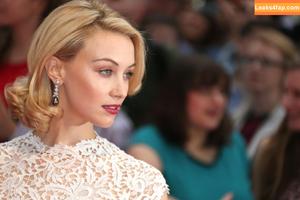 Sarah Gadon photo #0001