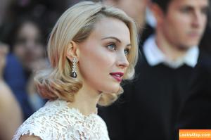 Sarah Gadon photo #0004