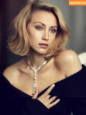 Sarah Gadon photo #0019