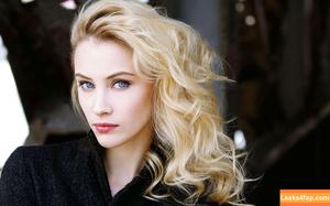 Sarah Gadon photo #0024