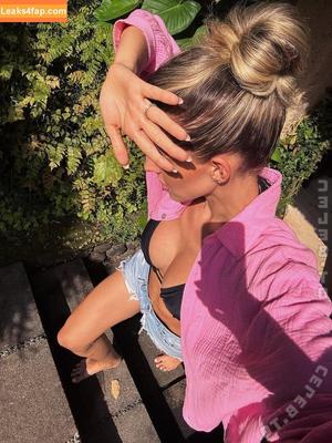 Sarah Harrison photo #0260