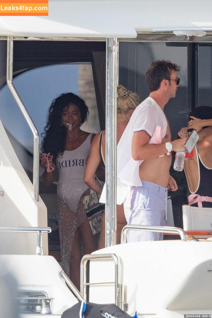 Sarah Hyland / Sarah_Hyland / https: / officialsarahhyland / sarahhyland / sarahhyland4 слитое фото фото #0053