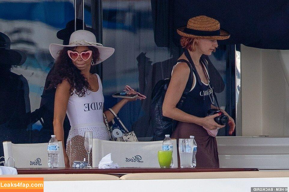 Sarah Hyland / Sarah_Hyland / https: / officialsarahhyland / sarahhyland / sarahhyland4 слитое фото фото #0055