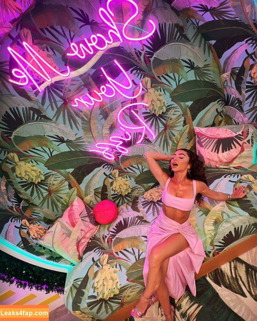 Sarah Hyland / Sarah_Hyland / sarahhyland leaked photo photo #0168