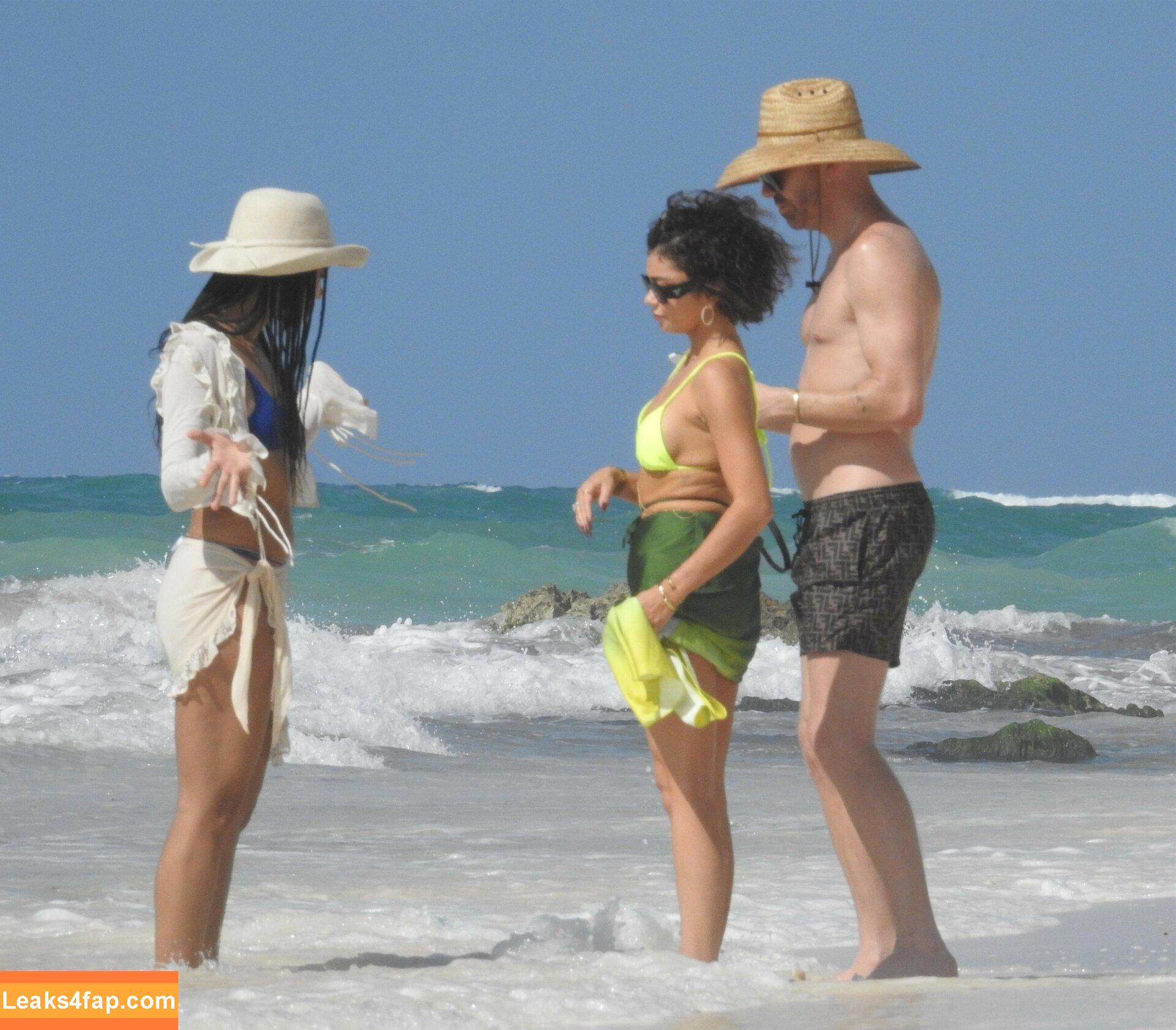 Sarah Hyland / Sarah_Hyland / sarahhyland leaked photo photo #0234