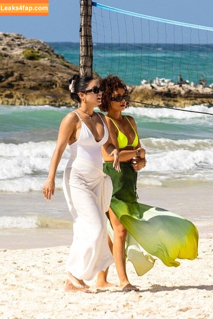 Sarah Hyland / Sarah_Hyland / sarahhyland leaked photo photo #0408