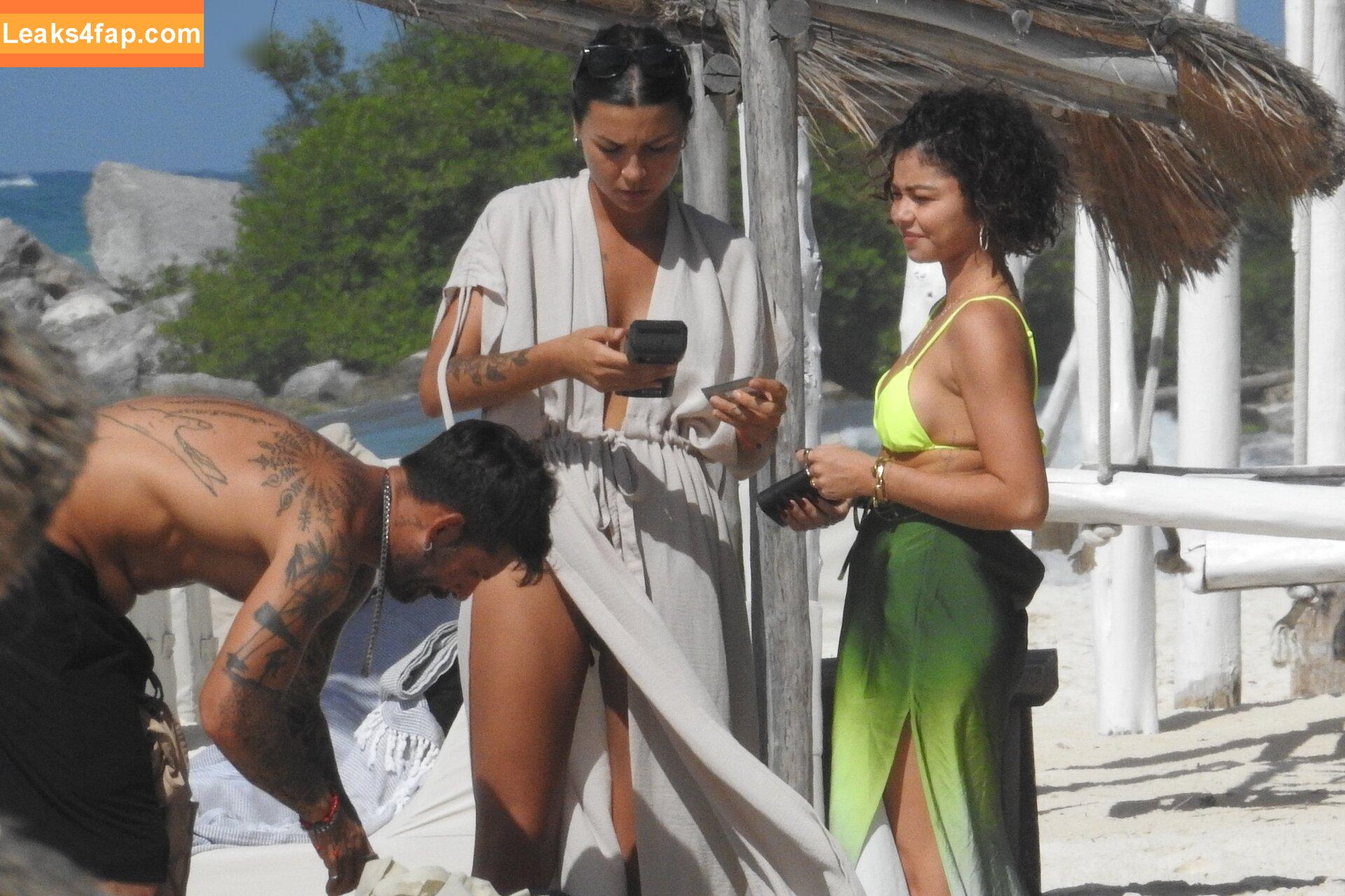 Sarah Hyland / Sarah_Hyland / sarahhyland leaked photo photo #0411