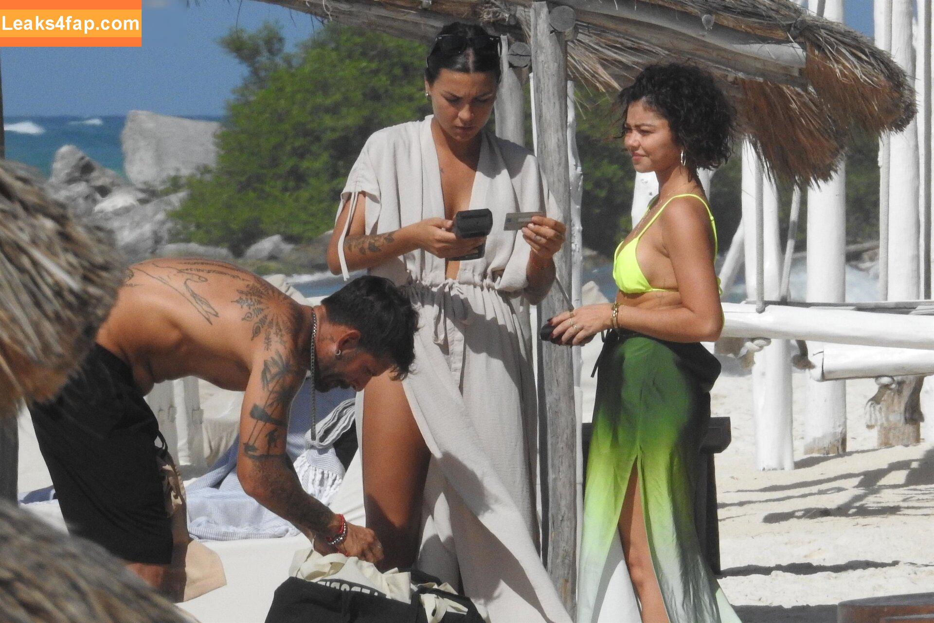 Sarah Hyland / Sarah_Hyland / sarahhyland leaked photo photo #0412