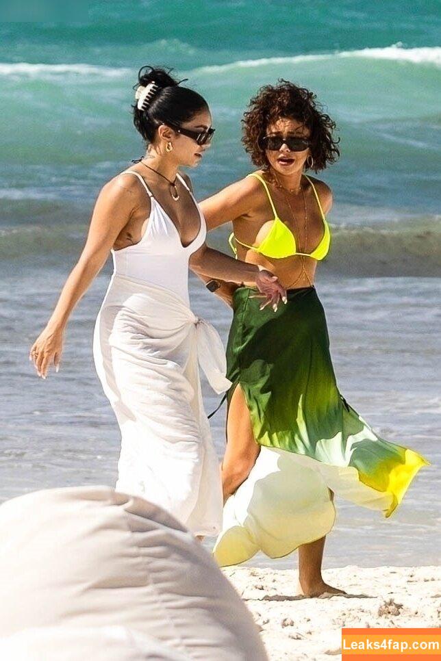 Sarah Hyland / Sarah_Hyland / sarahhyland leaked photo photo #0415