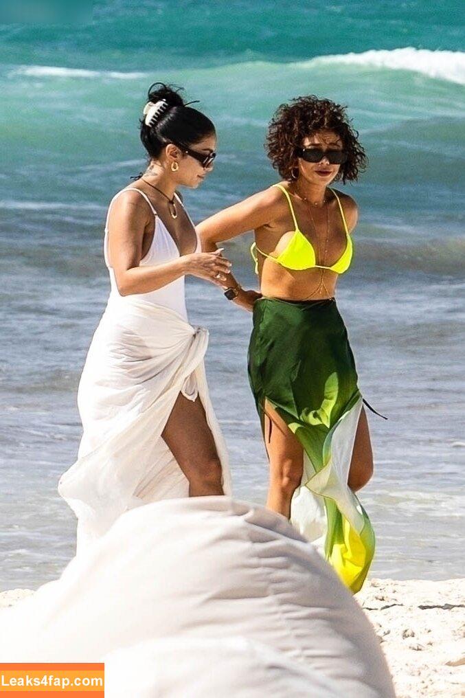 Sarah Hyland / Sarah_Hyland / sarahhyland leaked photo photo #0416