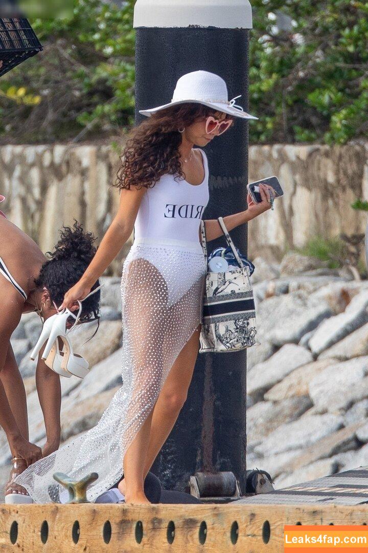 Sarah Hyland / Sarah_Hyland / sarahhyland leaked photo photo #0538