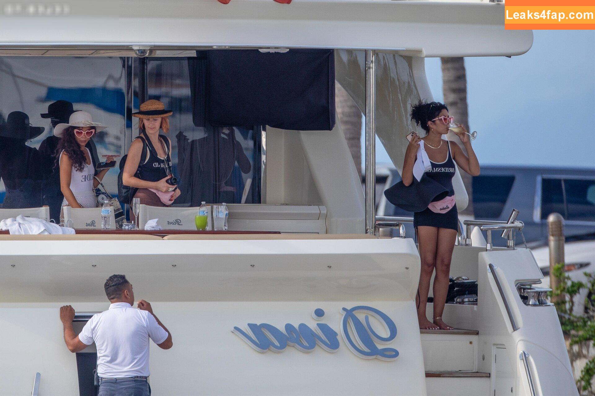 Sarah Hyland / Sarah_Hyland / sarahhyland leaked photo photo #0551