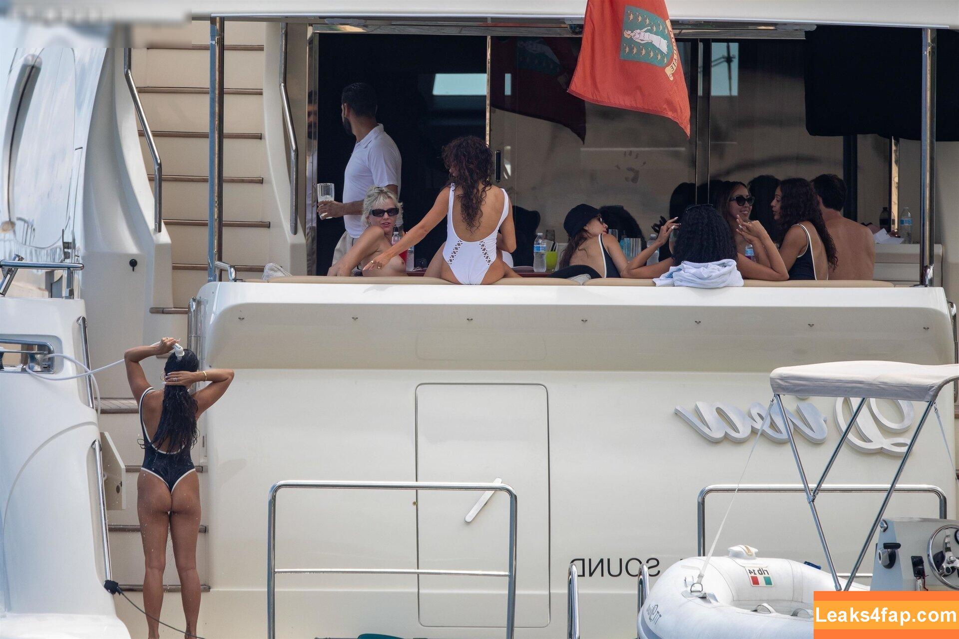 Sarah Hyland / Sarah_Hyland / sarahhyland leaked photo photo #0554