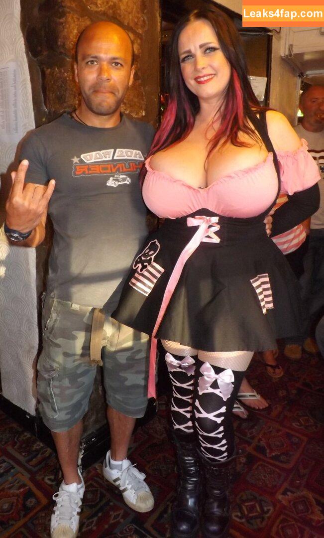 Sarah Lang /  leaked photo photo #0002