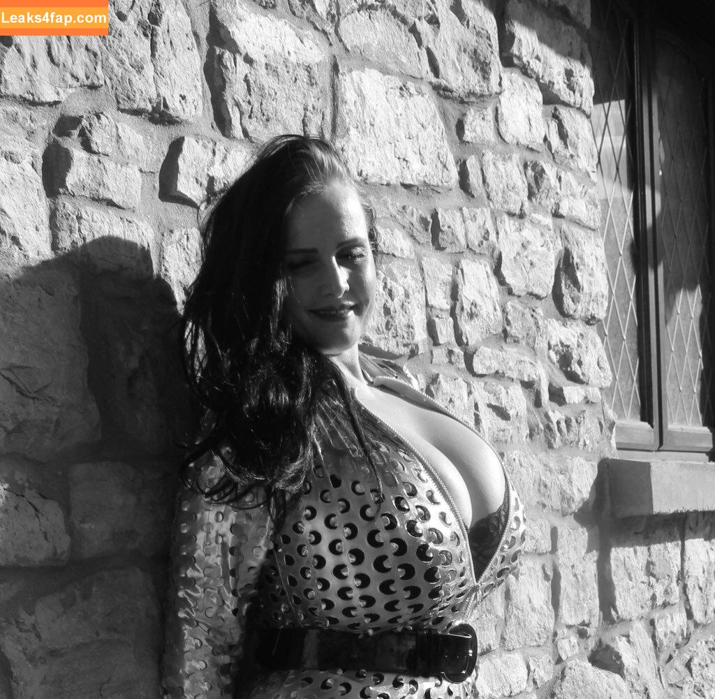 Sarah Lang /  leaked photo photo #0011