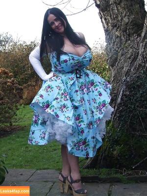Sarah Lang photo #0021