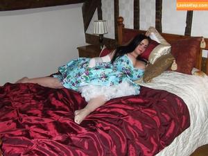 Sarah Lang photo #0024