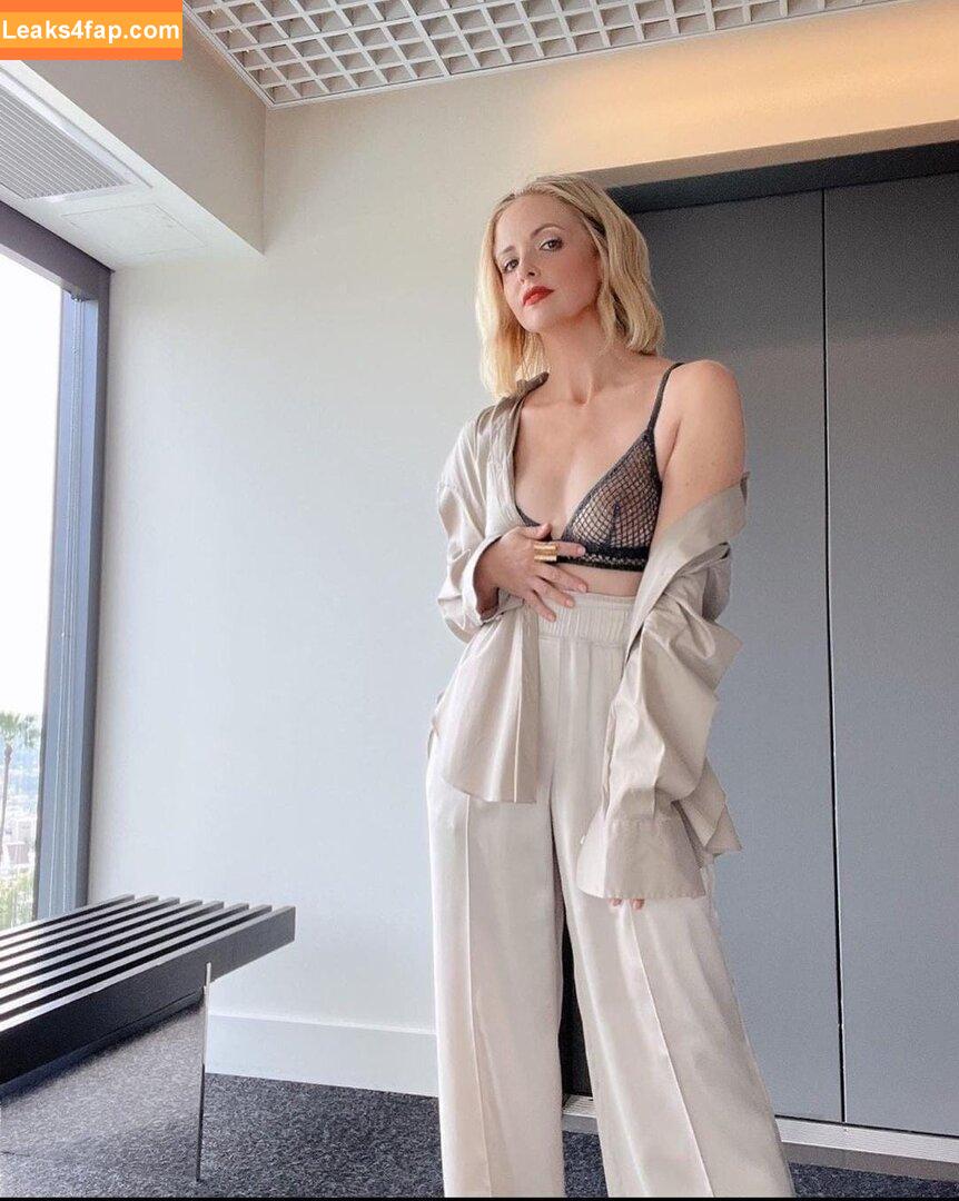 Sarah Michelle /  leaked photo photo #0007