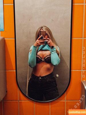 Sarah Milkowski photo #0326