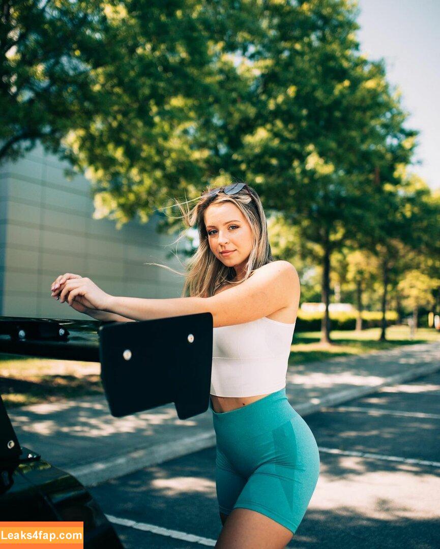 Sarah Senecal / Sen.cityy leaked photo photo #0002