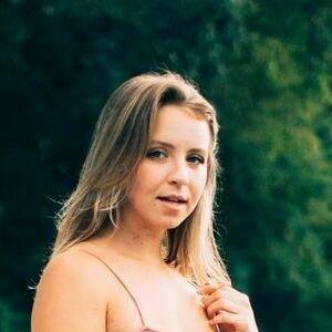 Sarah Senecal photo #0007