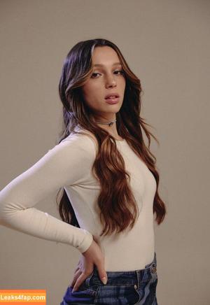 Sarah Toscano photo #0002