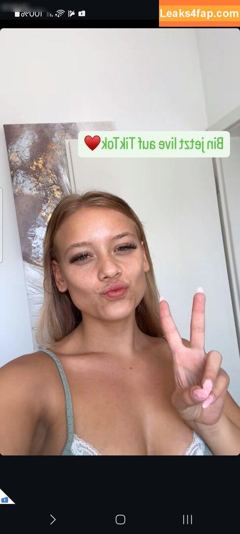 Sarah1me /  leaked photo photo #0066